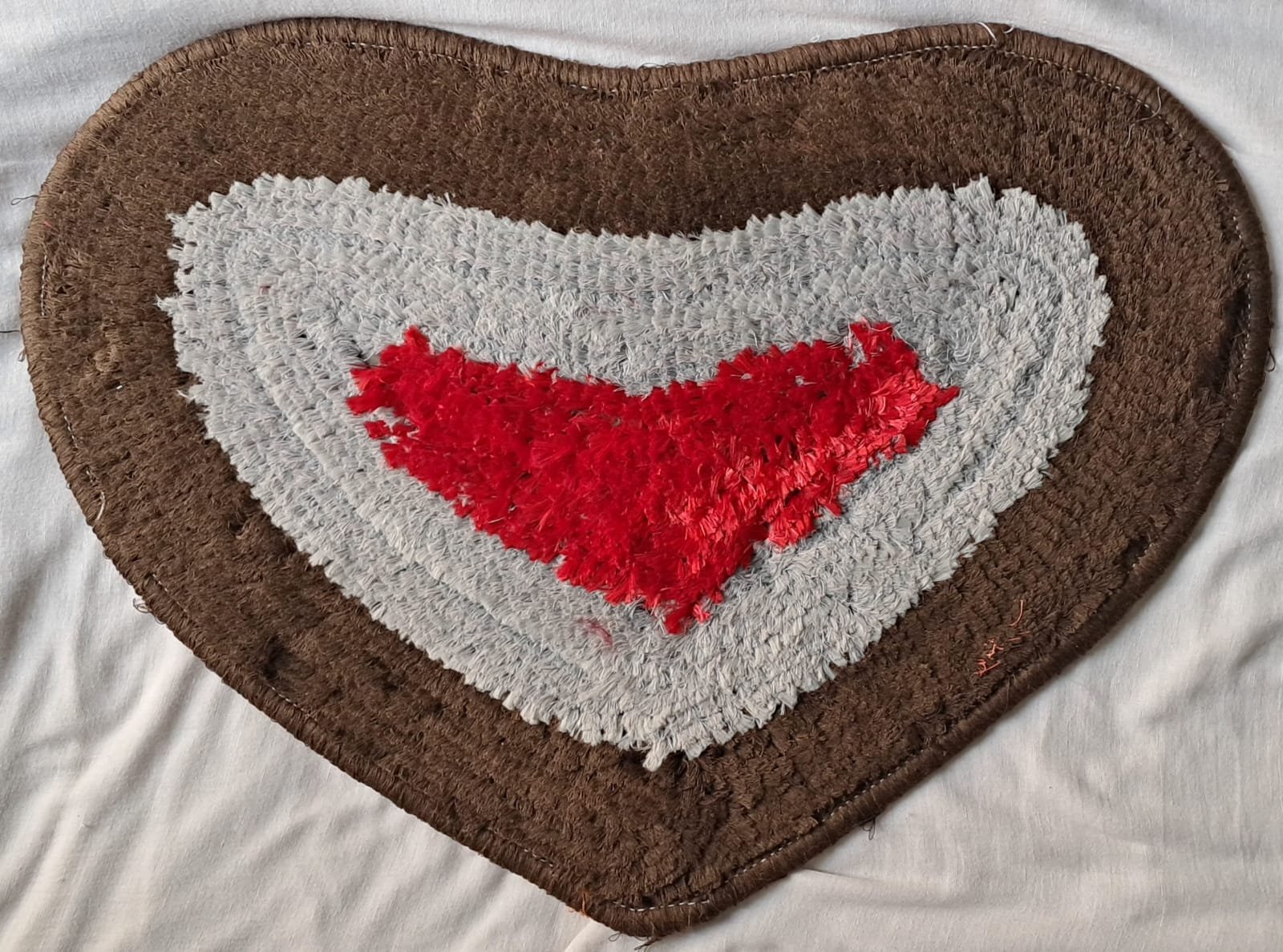 Handmade Heart Shaped Cotton Rug – Decorative Floor Mat for Bedroom & Living Room
