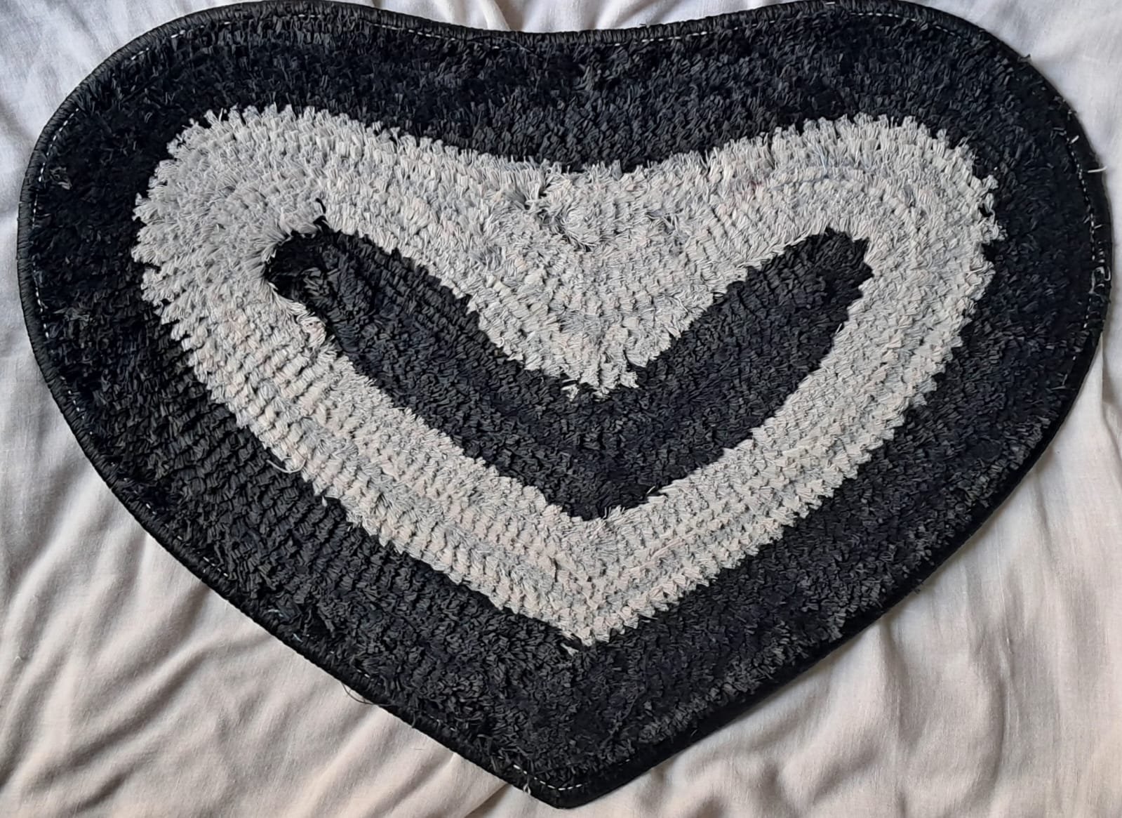 Handmade love shaped cotton rug