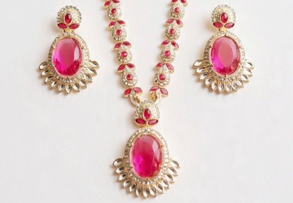 Elegant Artificial Jewelry Set with Pink Stones – Necklace & Earrings